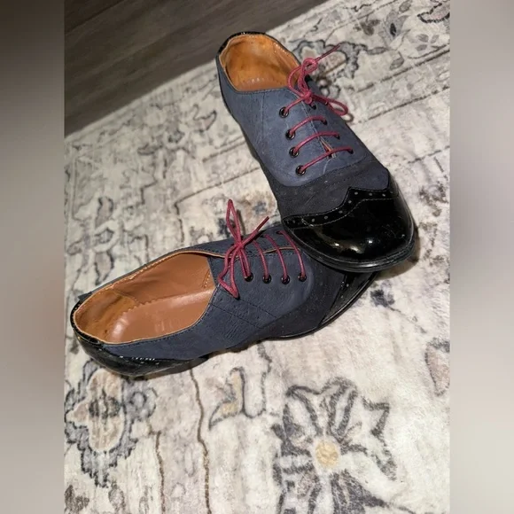 Julia Bo Gray and Black Oxford Shoes with Red Laces - Picture 6 of 8